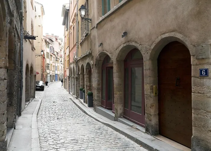 LE NID DU LION - Joli T2 quartier St Georges au calme